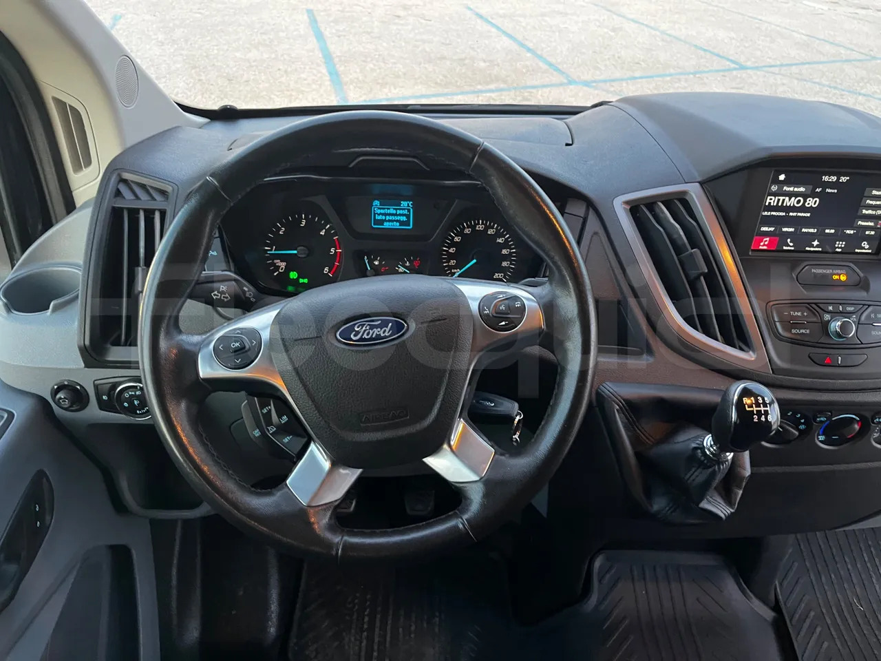 Minibus, Putnički kombi Ford Transit: slika Minibus, Putnički kombi Ford Transit