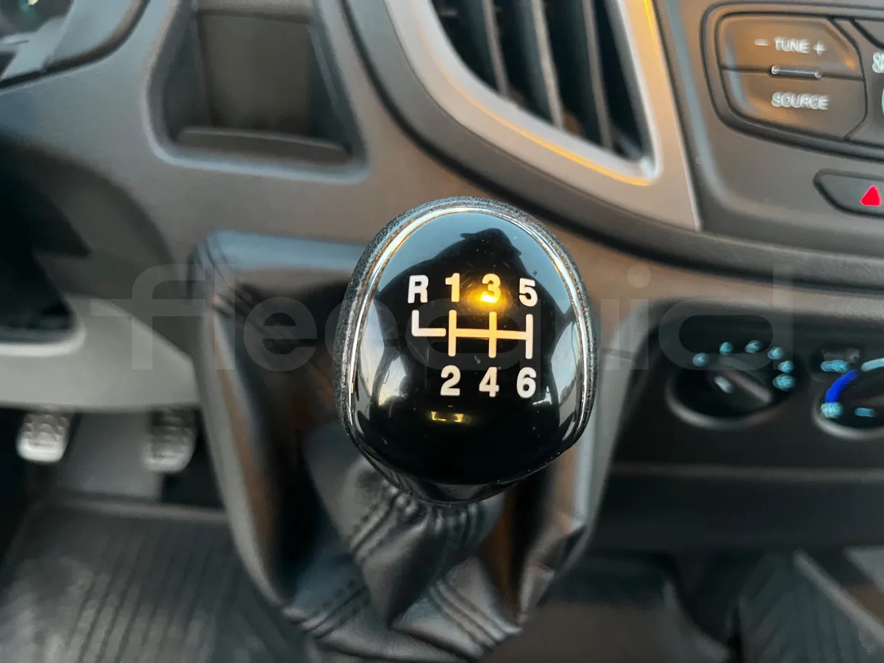 Minibus, Putnički kombi Ford Transit: slika Minibus, Putnički kombi Ford Transit