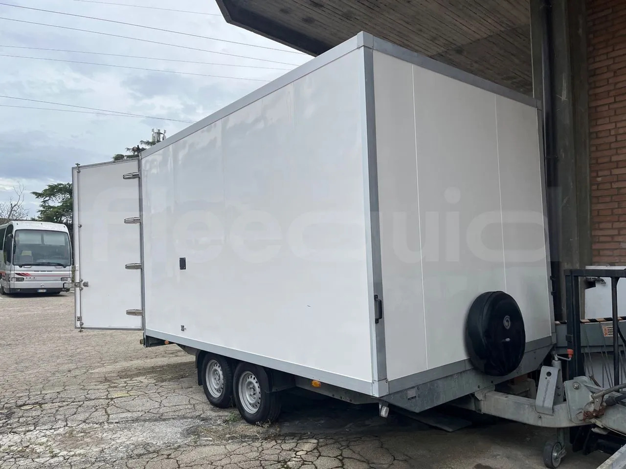 Humbaur Rimorchio - Turistički autobus: slika Humbaur Rimorchio - Turistički autobus Humbaur Rimorchio - Turistički autobus: slika Humbaur Rimorchio - Turistički autobus