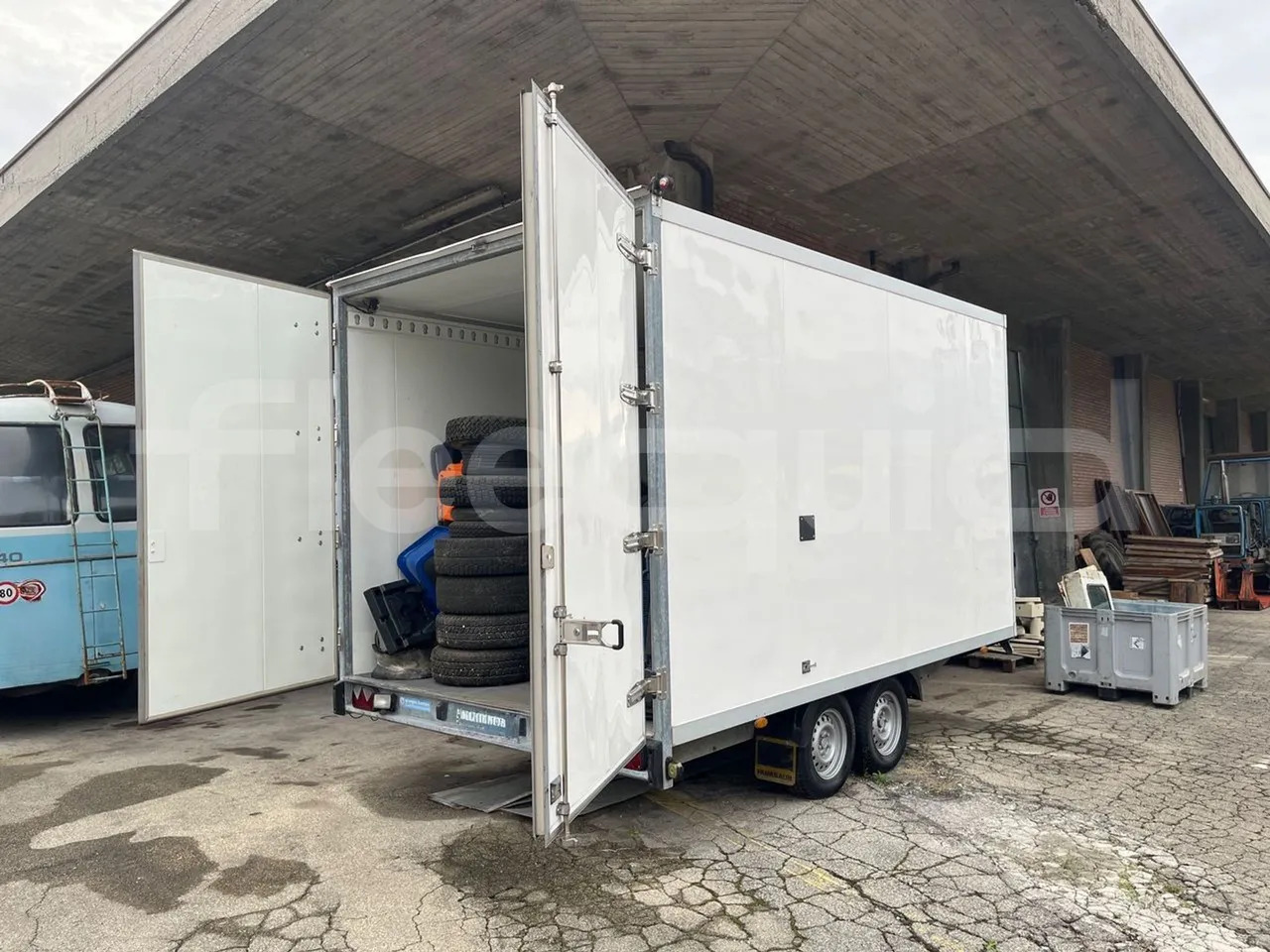 Humbaur Rimorchio - Turistički autobus: slika Humbaur Rimorchio - Turistički autobus Humbaur Rimorchio - Turistički autobus: slika Humbaur Rimorchio - Turistički autobus