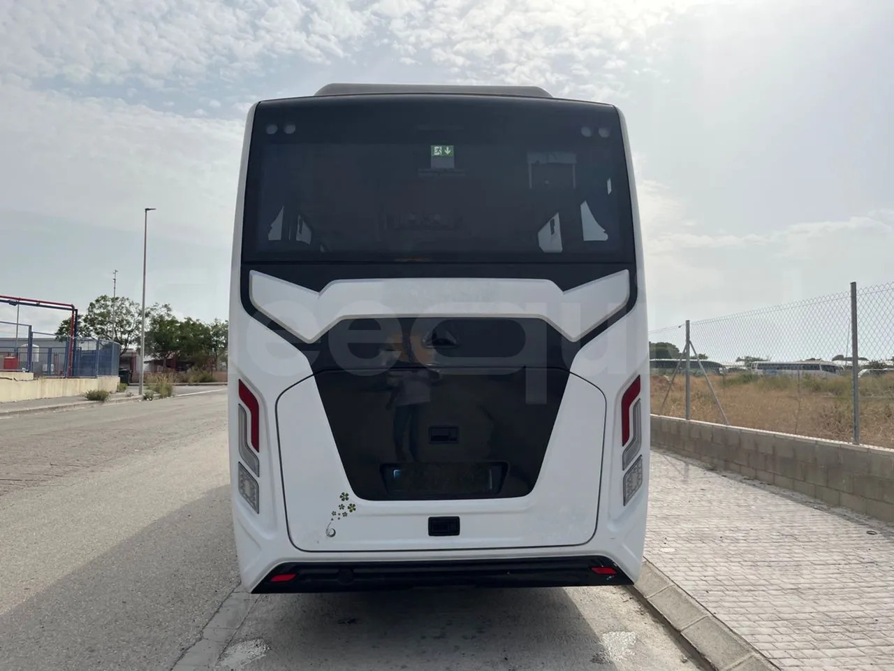 Isuzu Grand Toro - Turistički autobus: slika Isuzu Grand Toro - Turistički autobus Isuzu Grand Toro - Turistički autobus: slika Isuzu Grand Toro - Turistički autobus