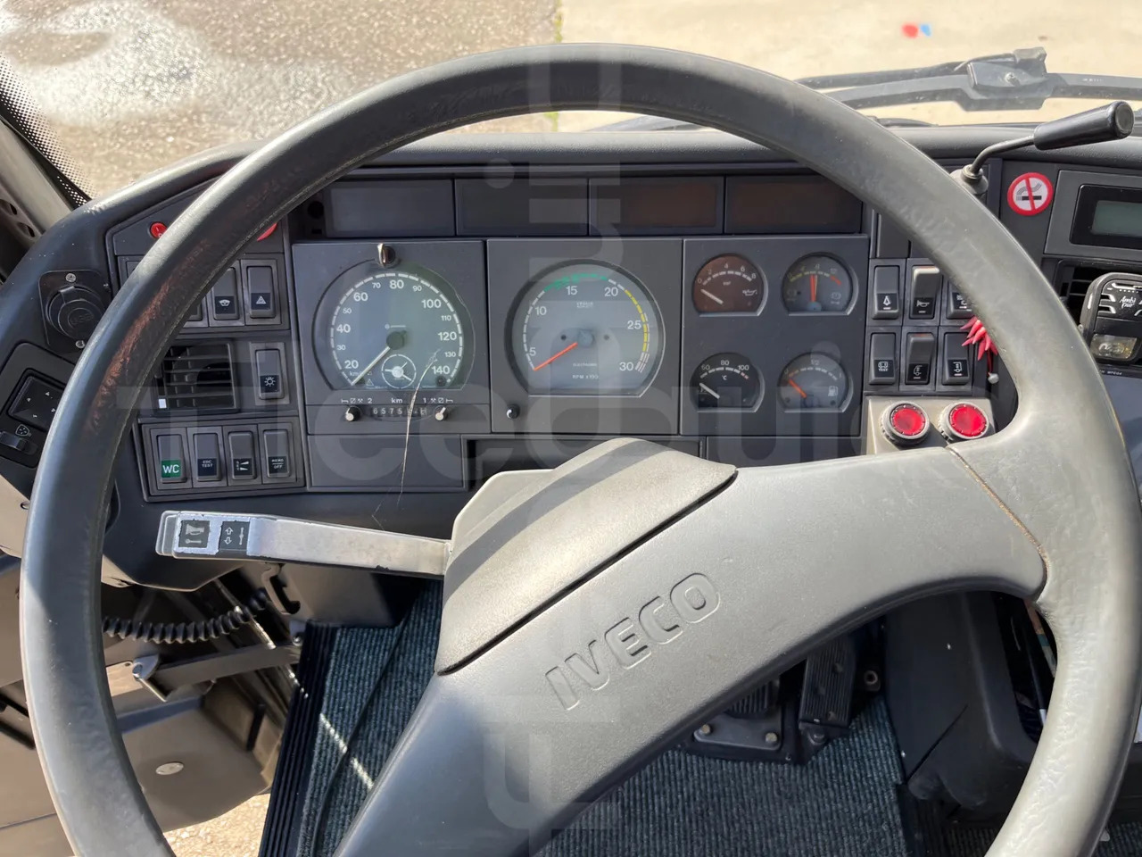 Iveco 380 - Turistički autobus: slika Iveco 380 - Turistički autobus Iveco 380 - Turistički autobus: slika Iveco 380 - Turistički autobus