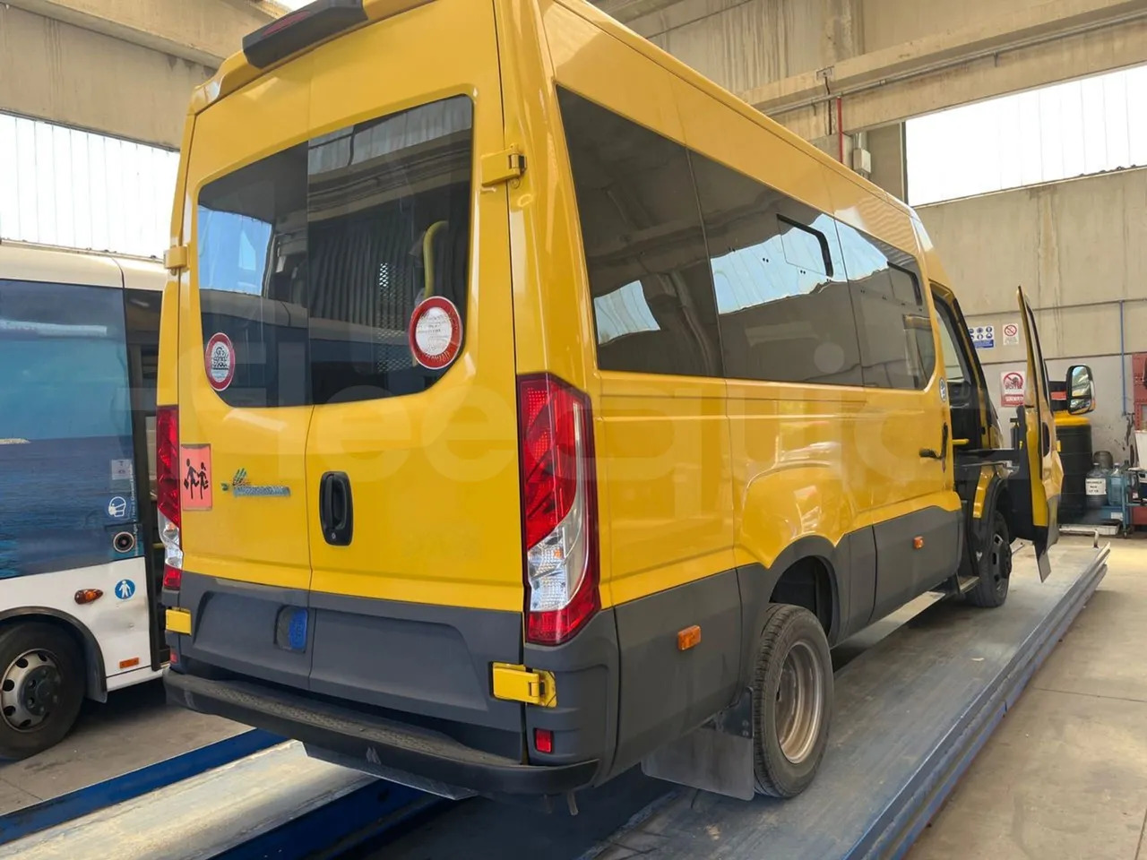 Školski autobus Iveco Daily: slika Školski autobus Iveco Daily