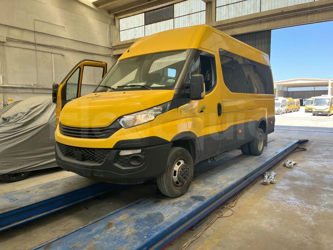 Iveco Daily - Školski autobus: slika Iveco Daily - Školski autobus Iveco Daily - Školski autobus: slika Iveco Daily - Školski autobus