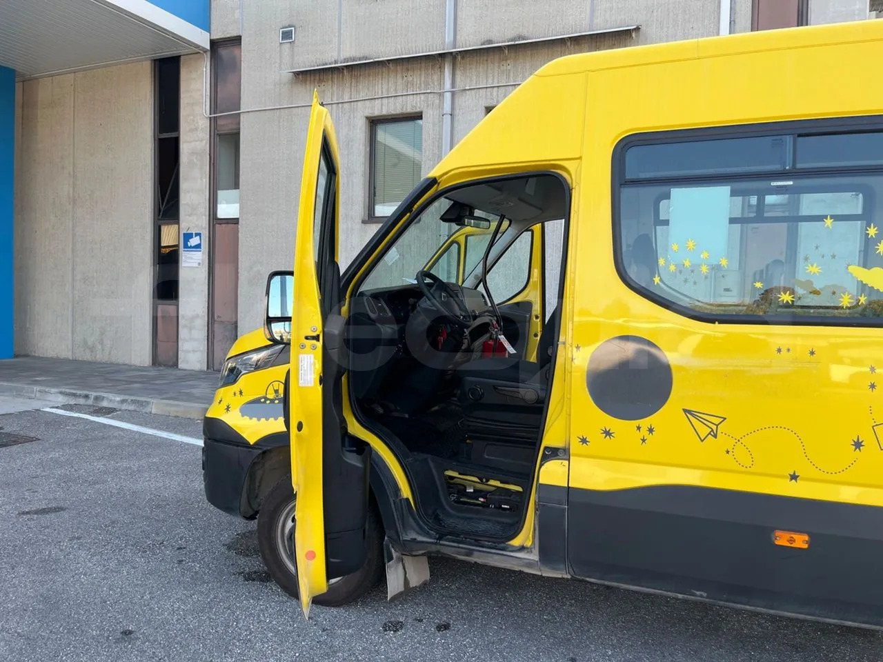 Školski autobus Iveco Daily: slika Školski autobus Iveco Daily Školski autobus Iveco Daily: slika Školski autobus Iveco Daily