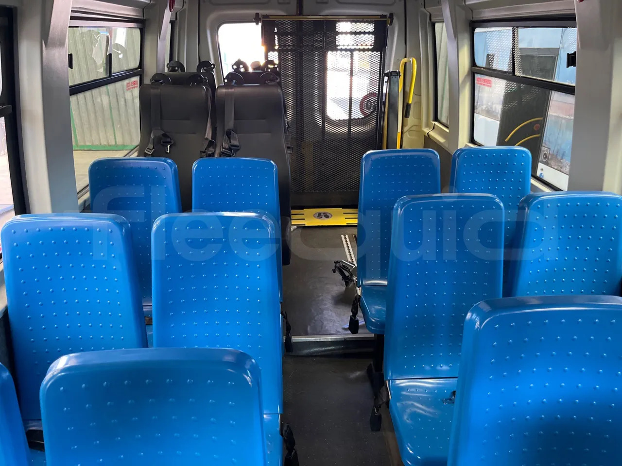 Školski autobus Iveco Daily: slika Školski autobus Iveco Daily