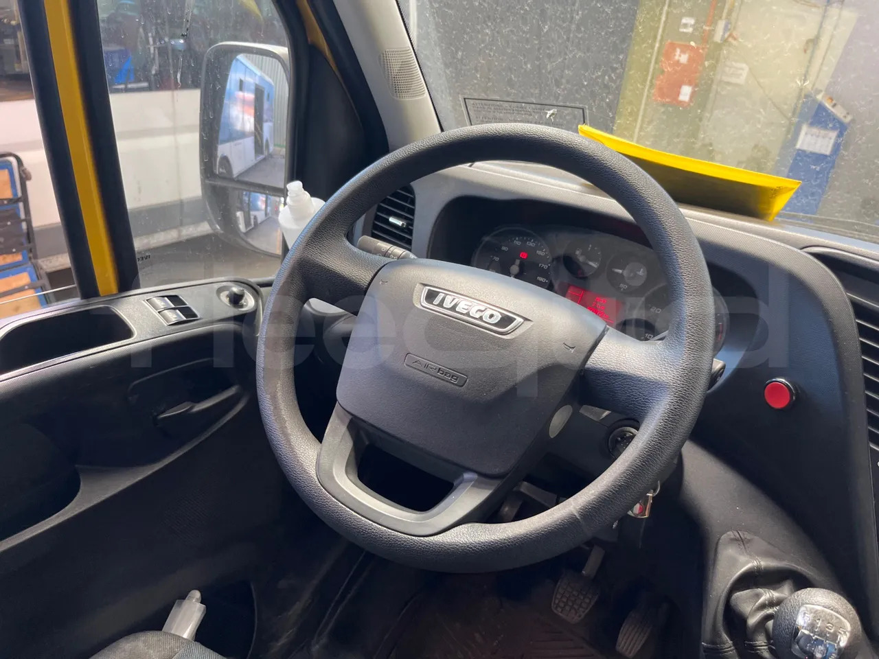 Školski autobus Iveco Daily: slika Školski autobus Iveco Daily