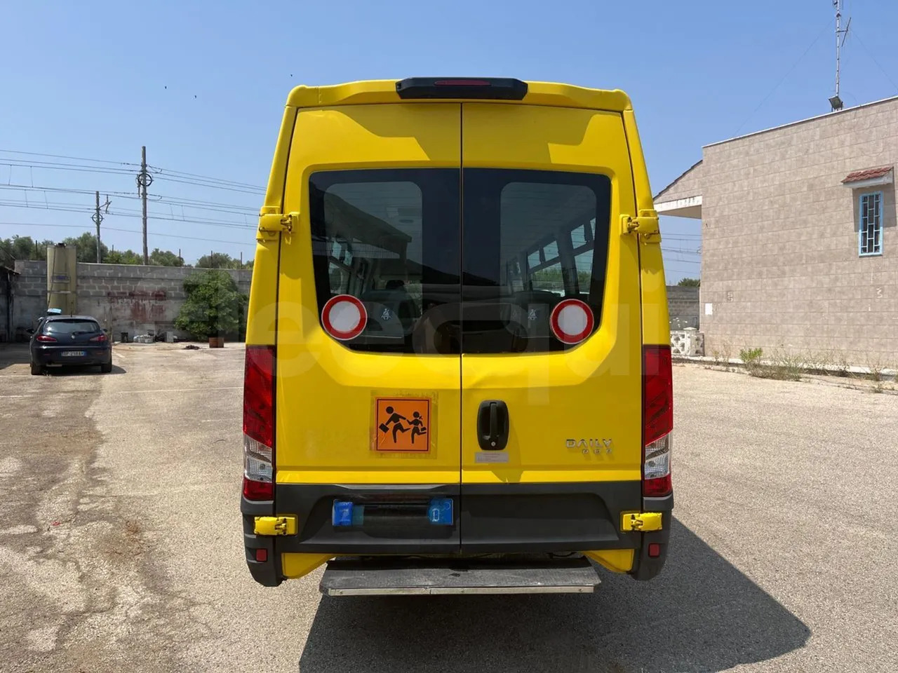 Iveco Daily - Školski autobus: slika Iveco Daily - Školski autobus Iveco Daily - Školski autobus: slika Iveco Daily - Školski autobus