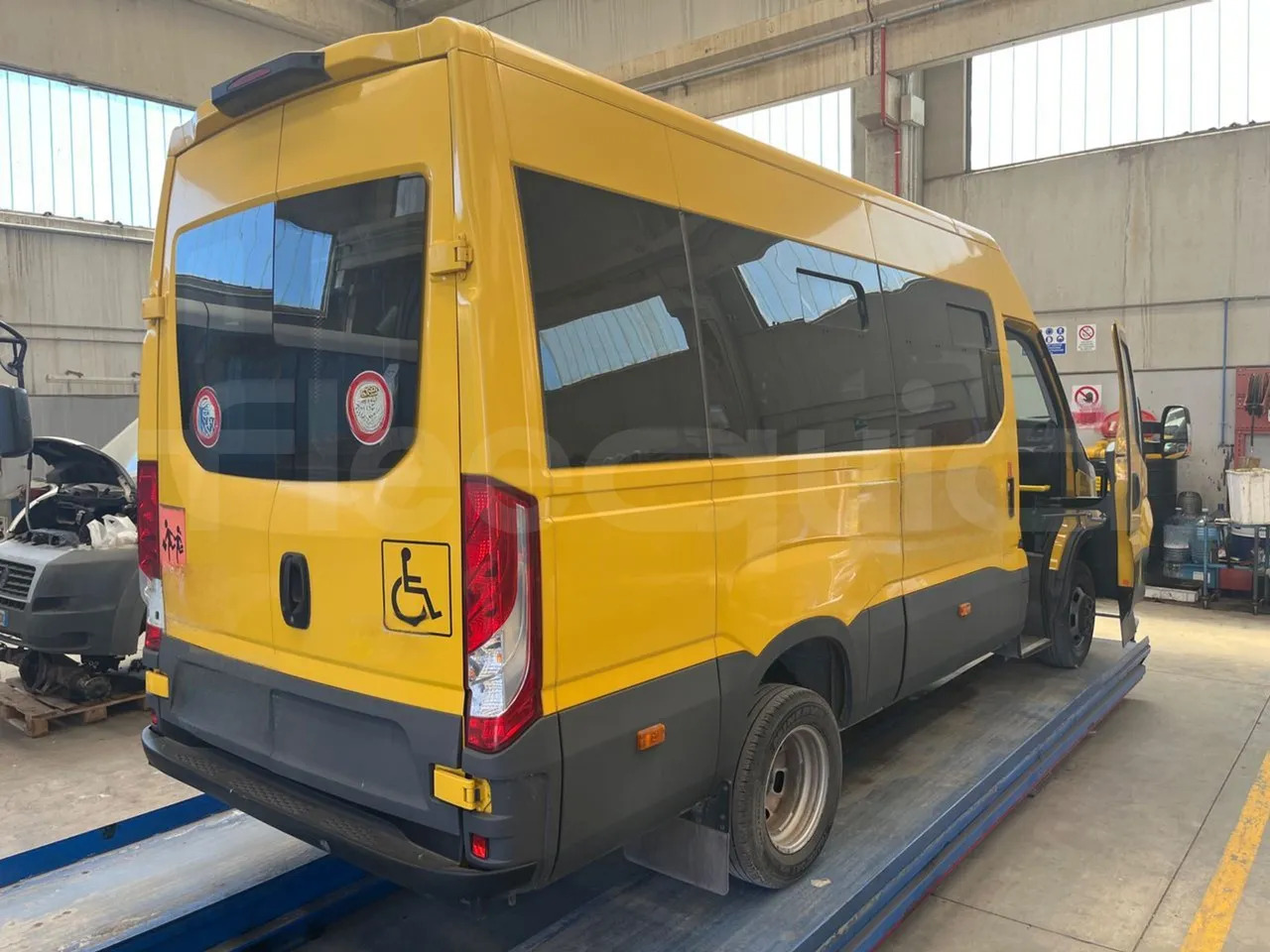 Školski autobus Iveco Daily: slika Školski autobus Iveco Daily Školski autobus Iveco Daily: slika Školski autobus Iveco Daily
