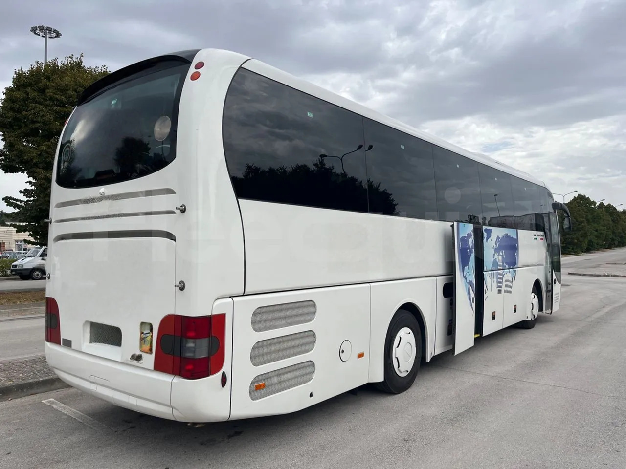 Zakup  Man Lion's Coach Man Lion's Coach: slika Zakup  Man Lion's Coach Man Lion's Coach