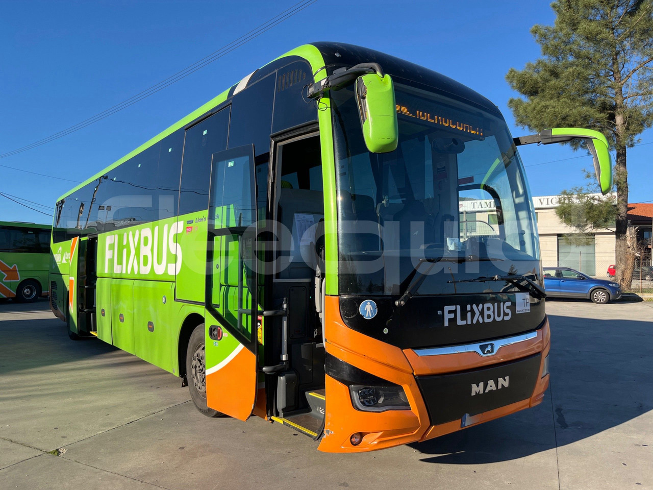 Zakup  Man Lion's Coach Man Lion's Coach: slika Zakup  Man Lion's Coach Man Lion's Coach