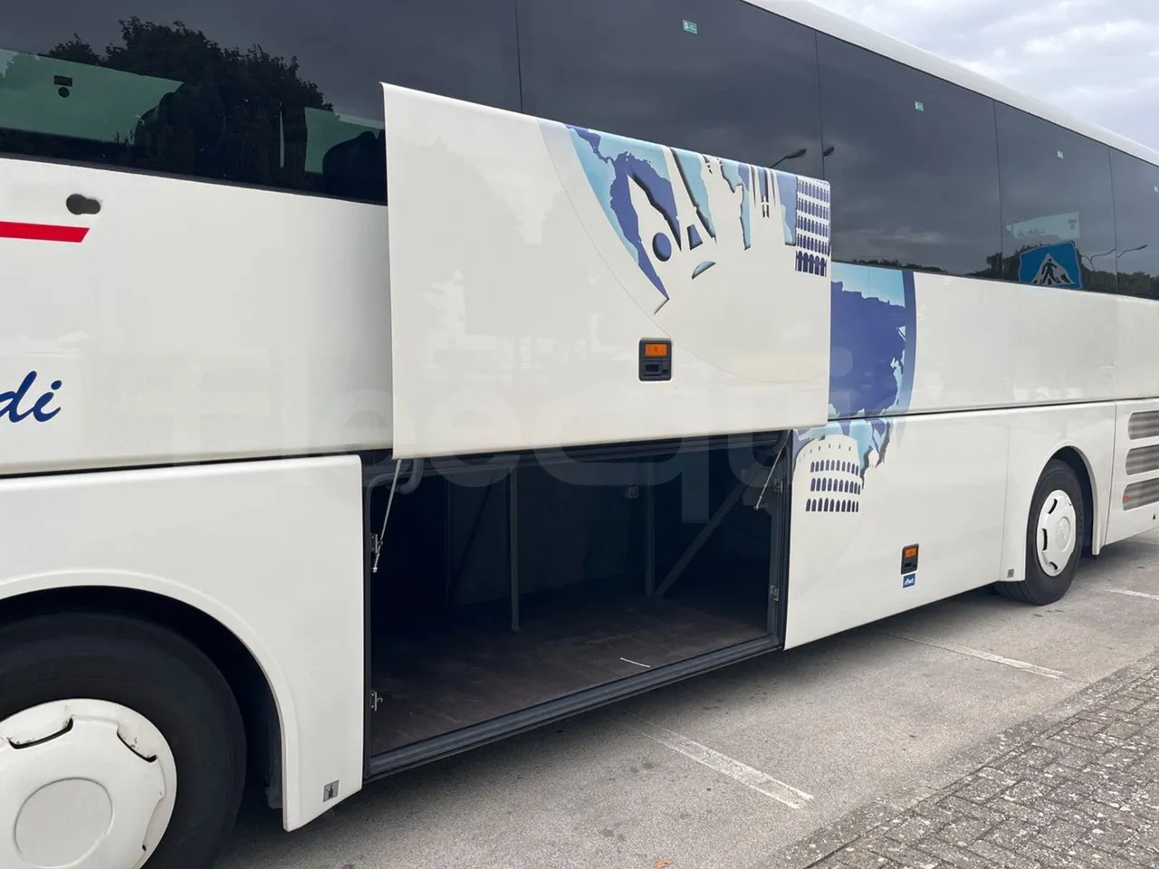 Zakup  Man Lion's Coach Man Lion's Coach: slika Zakup  Man Lion's Coach Man Lion's Coach