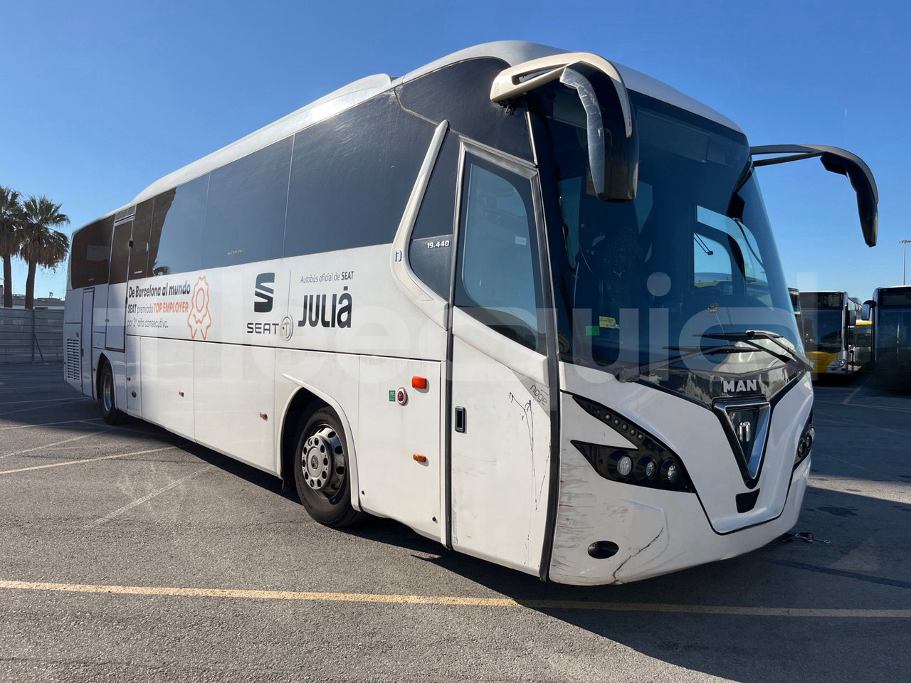 Man Noge - Turistički autobus: slika Man Noge - Turistički autobus Man Noge - Turistički autobus: slika Man Noge - Turistički autobus
