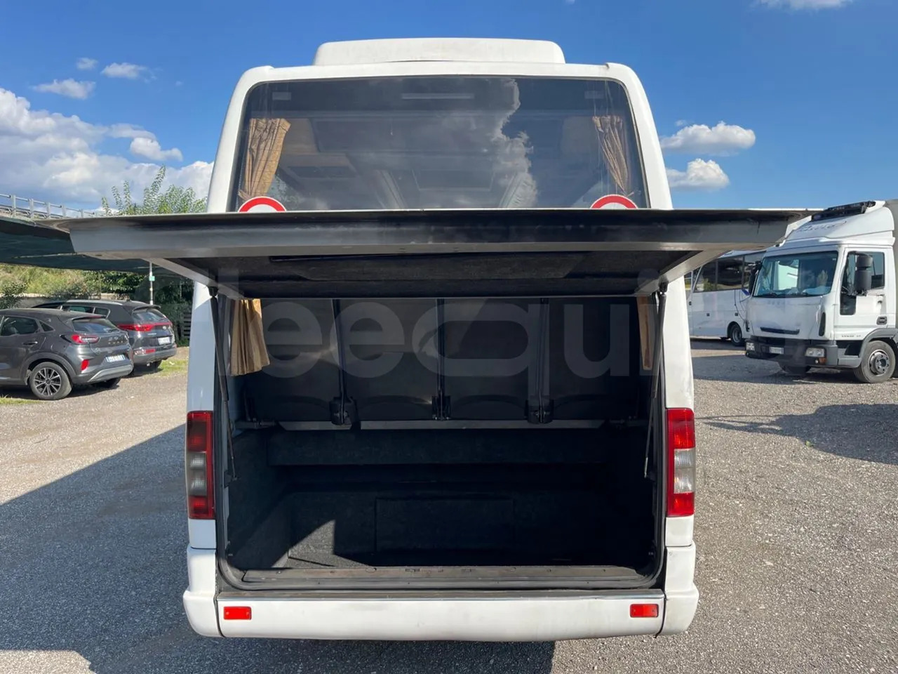 Prigradski autobus Mercedes-Benz Sprinter: slika Prigradski autobus Mercedes-Benz Sprinter Prigradski autobus Mercedes-Benz Sprinter: slika Prigradski autobus Mercedes-Benz Sprinter