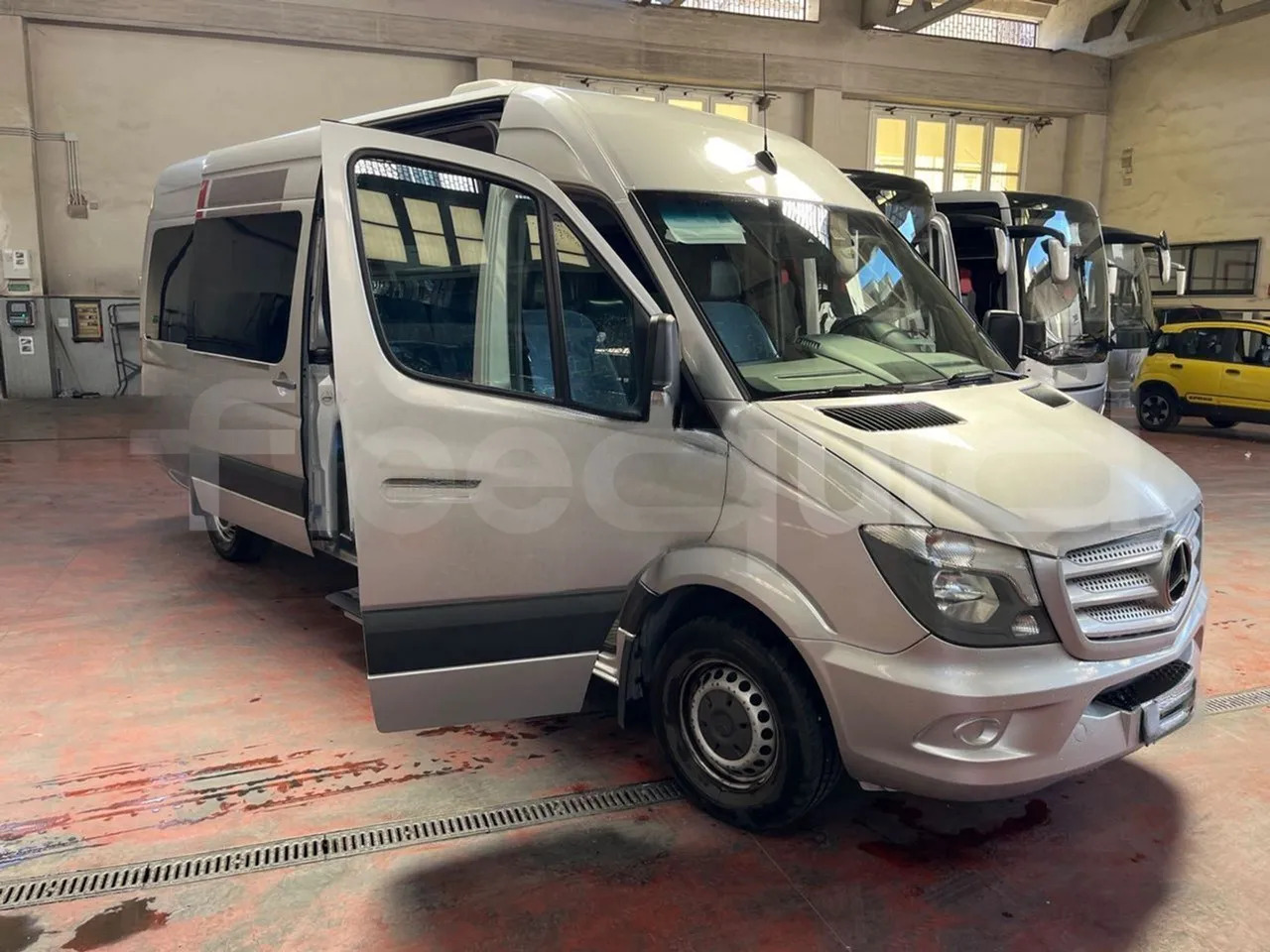 Minibus, Putnički kombi Mercedes-Benz Sprinter: slika Minibus, Putnički kombi Mercedes-Benz Sprinter