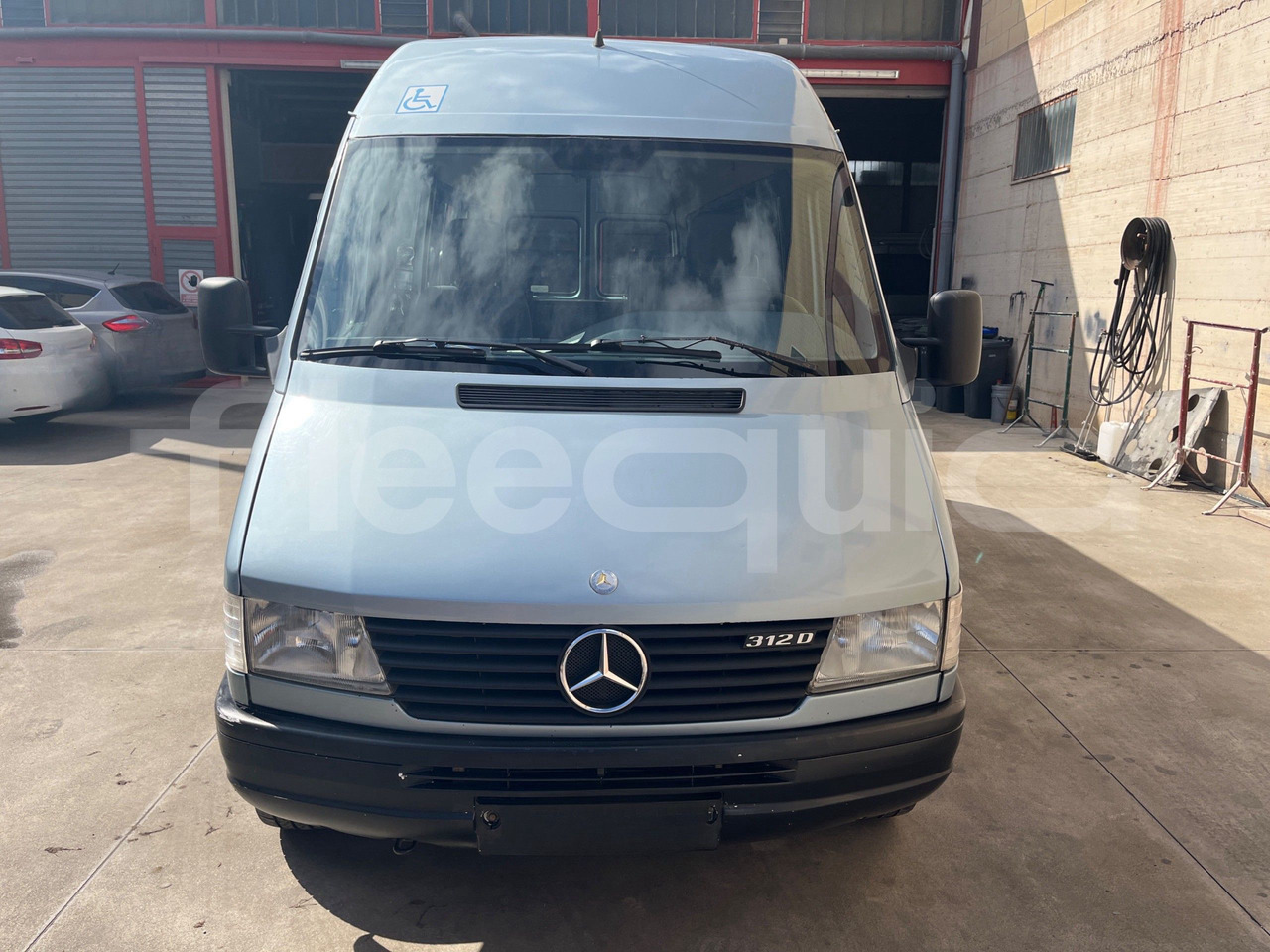 Mercedes-Benz Sprinter - Prigradski autobus: slika Mercedes-Benz Sprinter - Prigradski autobus Mercedes-Benz Sprinter - Prigradski autobus: slika Mercedes-Benz Sprinter - Prigradski autobus