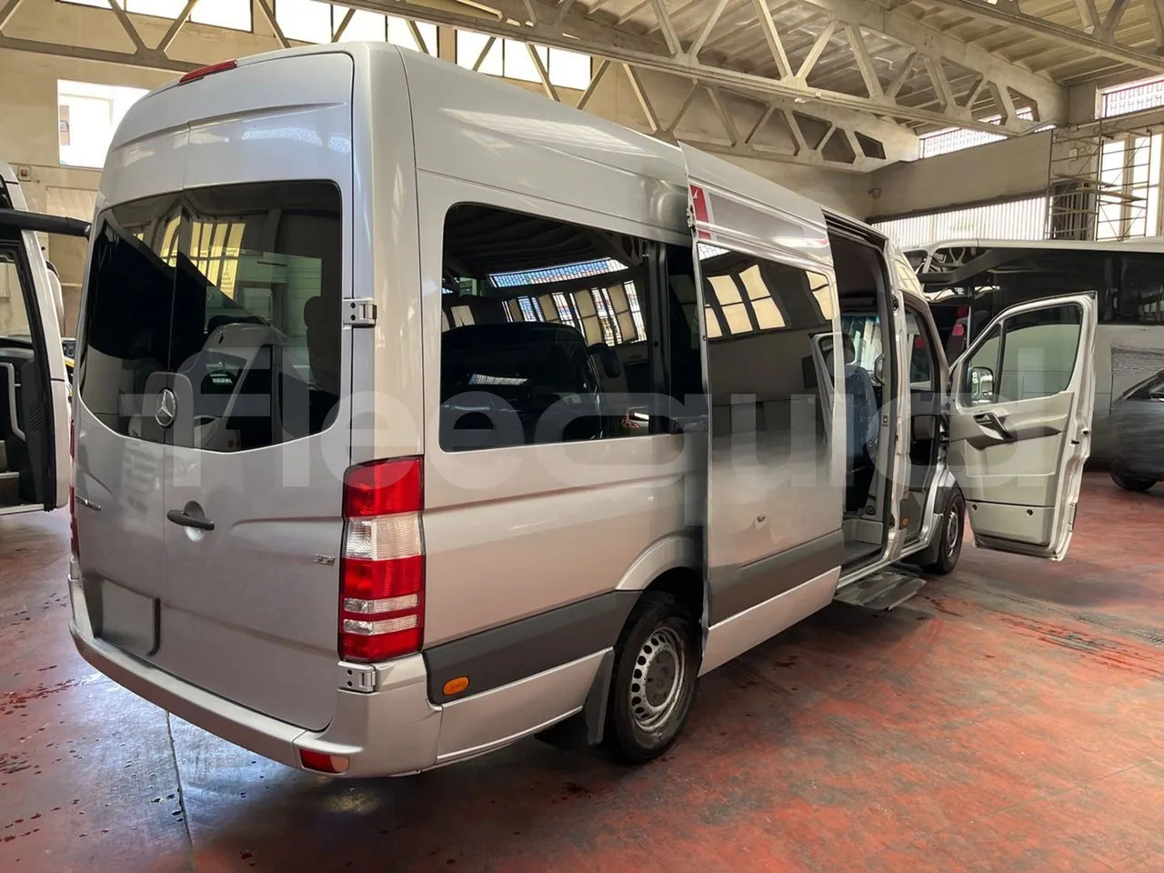 Minibus, Putnički kombi Mercedes-Benz Sprinter: slika Minibus, Putnički kombi Mercedes-Benz Sprinter