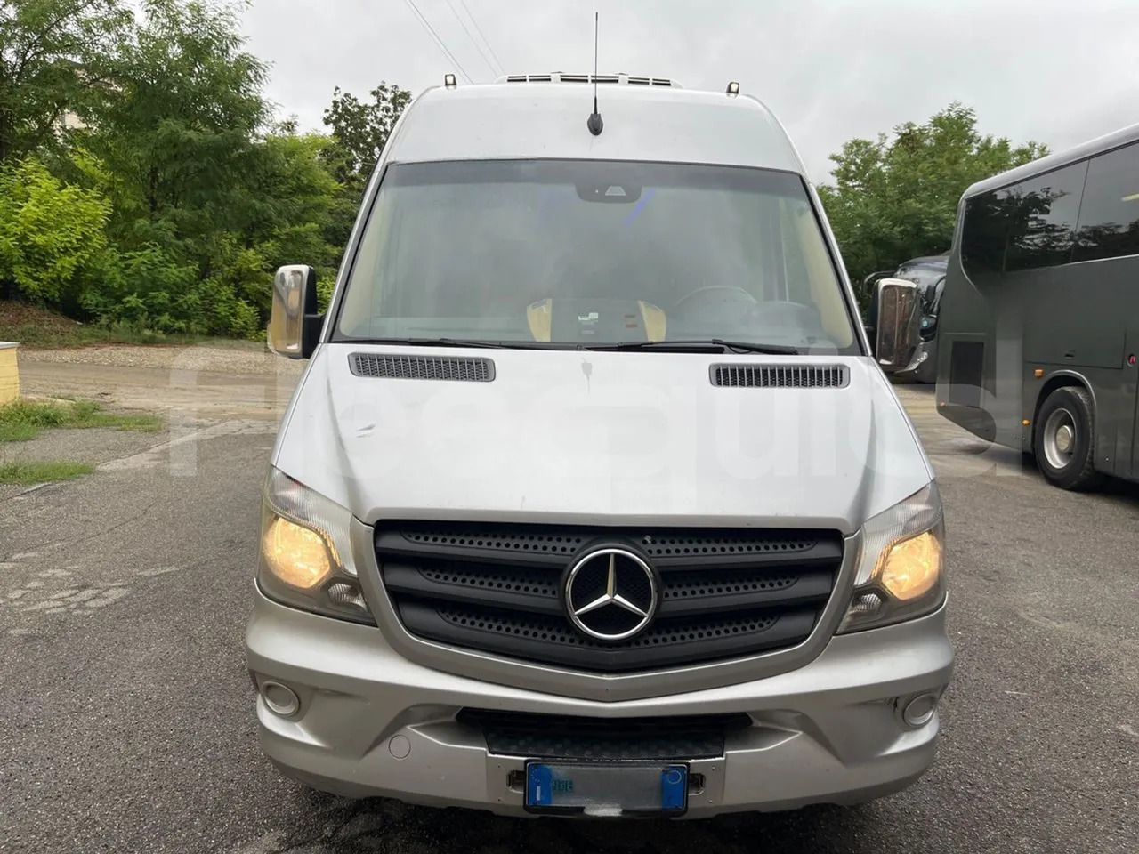 Mercedes-Benz Sprinter - Prigradski autobus: slika Mercedes-Benz Sprinter - Prigradski autobus Mercedes-Benz Sprinter - Prigradski autobus: slika Mercedes-Benz Sprinter - Prigradski autobus