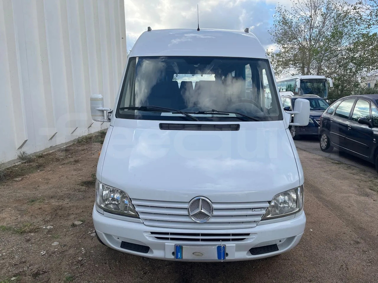 Mercedes-Benz Sprinter - Prigradski autobus: slika Mercedes-Benz Sprinter - Prigradski autobus Mercedes-Benz Sprinter - Prigradski autobus: slika Mercedes-Benz Sprinter - Prigradski autobus