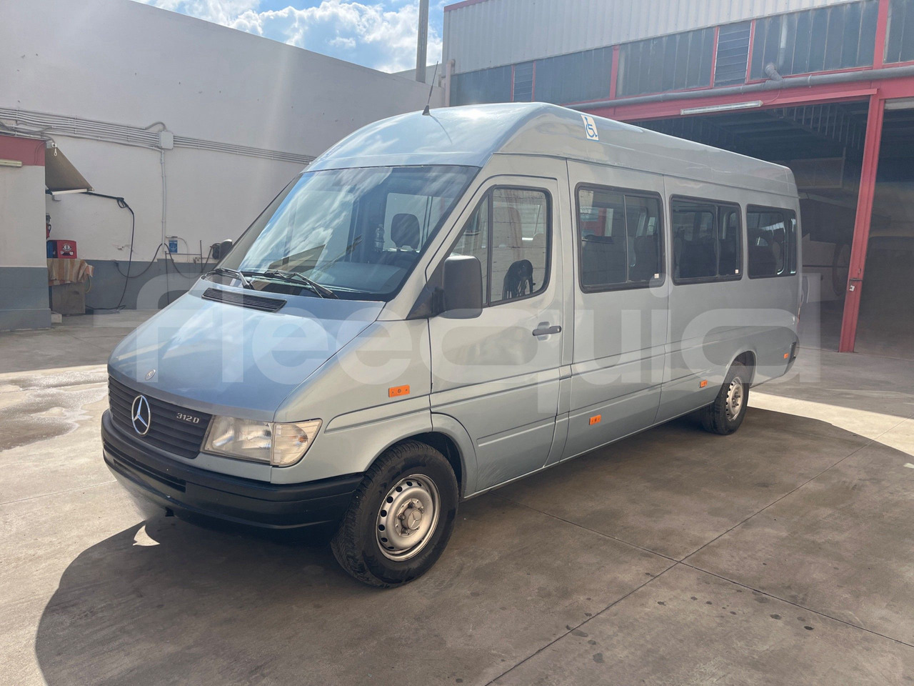 Mercedes-Benz Sprinter - Prigradski autobus: slika Mercedes-Benz Sprinter - Prigradski autobus Mercedes-Benz Sprinter - Prigradski autobus: slika Mercedes-Benz Sprinter - Prigradski autobus