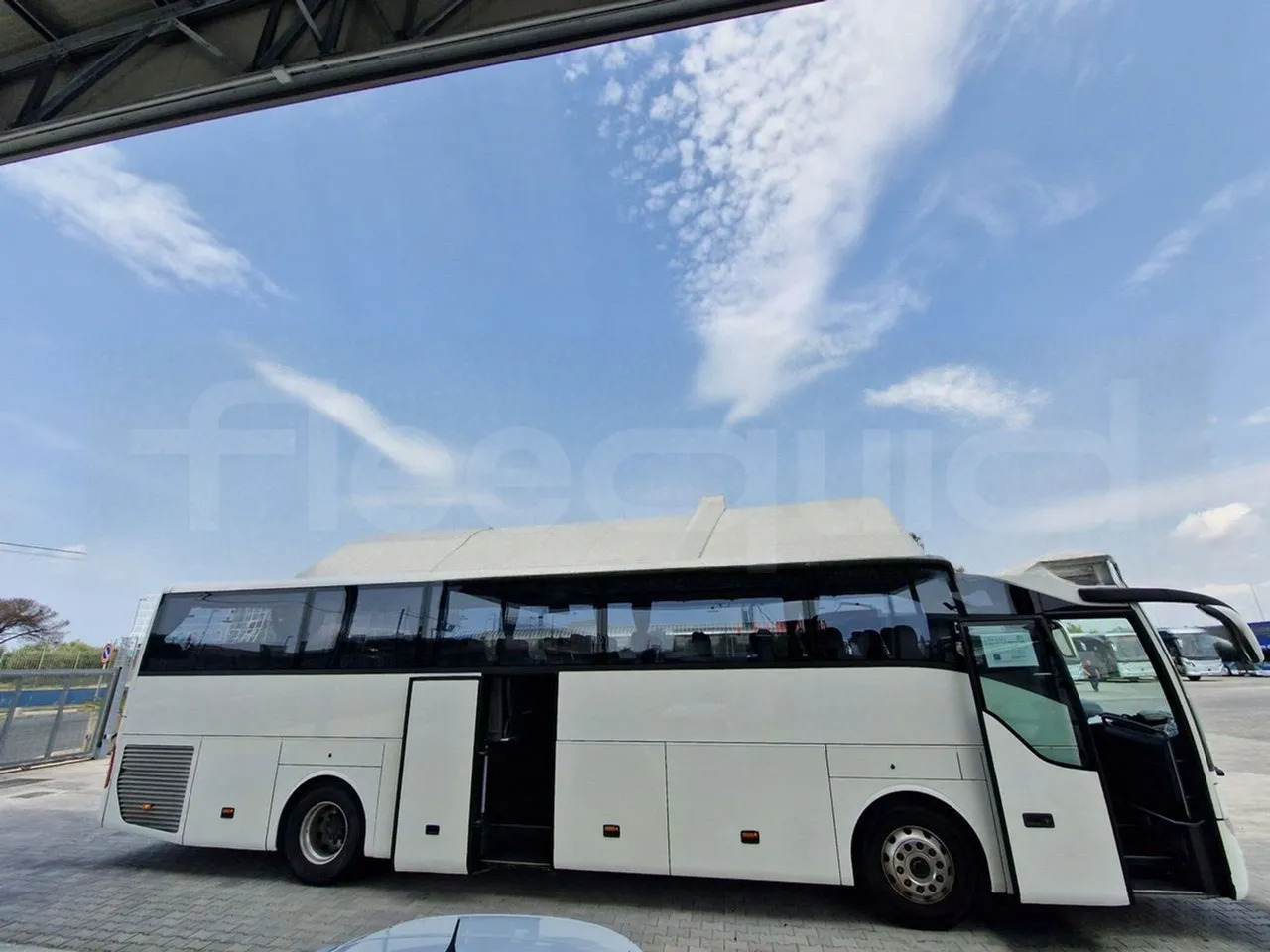 Turistički autobus Mercedes-Benz Tourismo: slika Turistički autobus Mercedes-Benz Tourismo