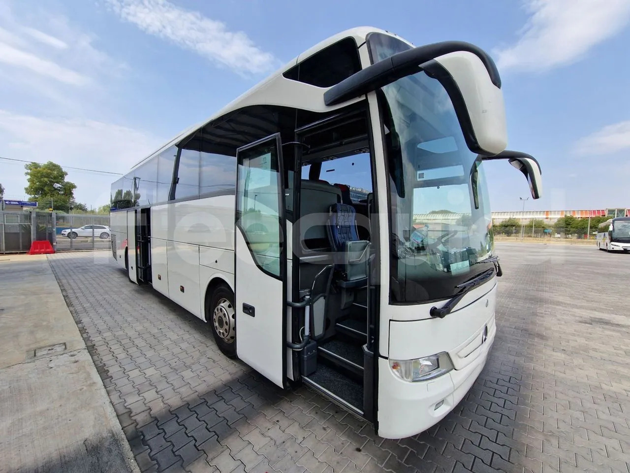 Turistički autobus Mercedes-Benz Tourismo: slika Turistički autobus Mercedes-Benz Tourismo