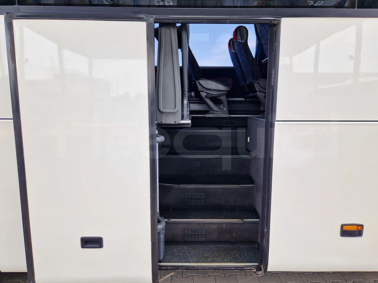 Turistički autobus Mercedes-Benz Tourismo: slika Turistički autobus Mercedes-Benz Tourismo