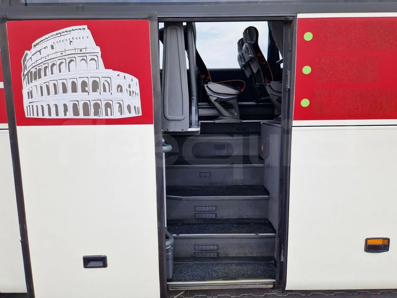 Turistički autobus Mercedes-Benz Tourismo: slika Turistički autobus Mercedes-Benz Tourismo