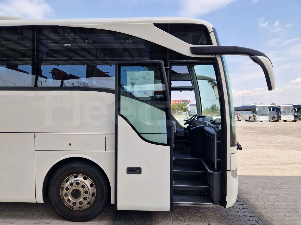 Turistički autobus Mercedes-Benz Tourismo: slika Turistički autobus Mercedes-Benz Tourismo