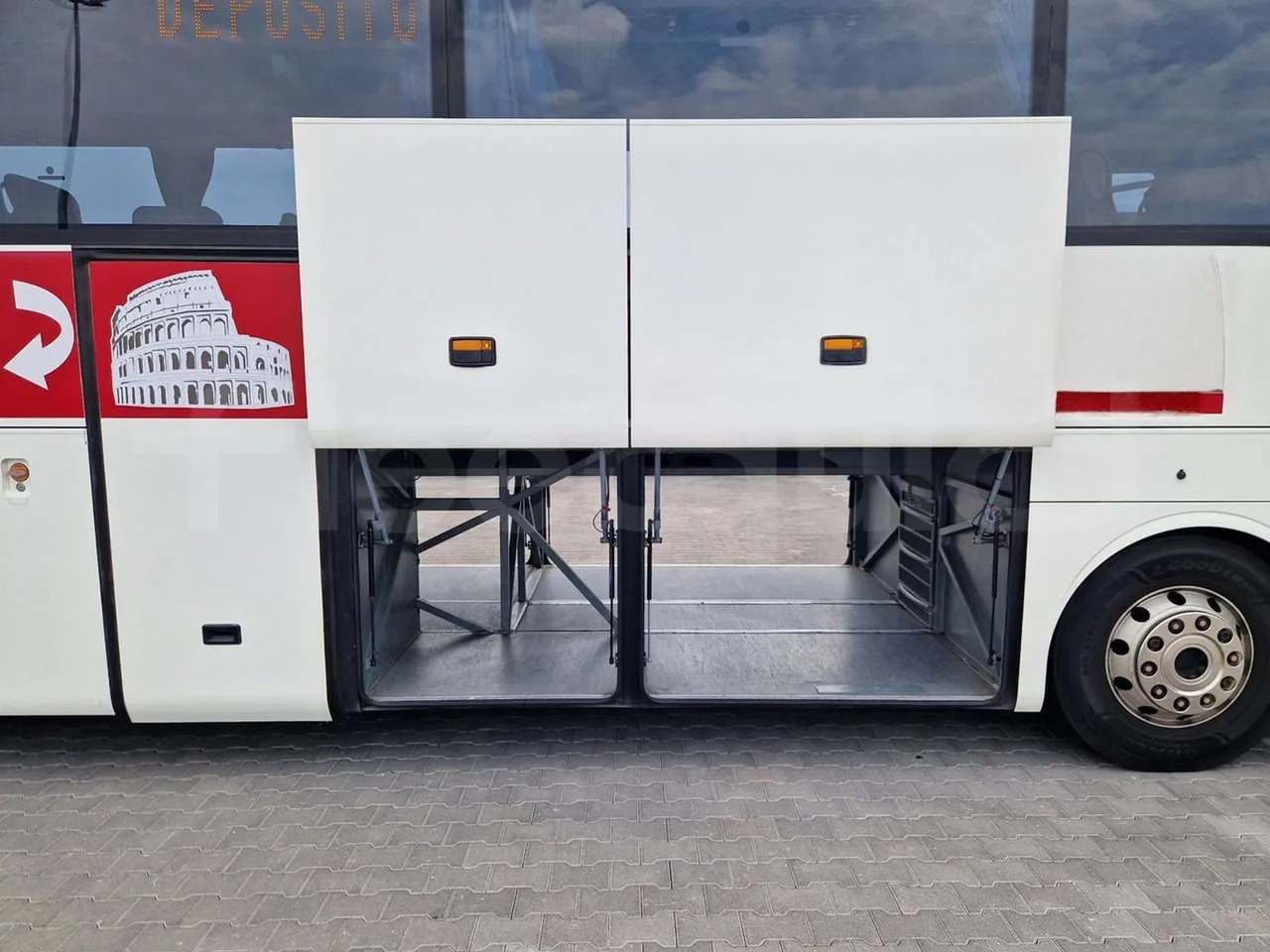 Turistički autobus Mercedes-Benz Tourismo: slika Turistički autobus Mercedes-Benz Tourismo