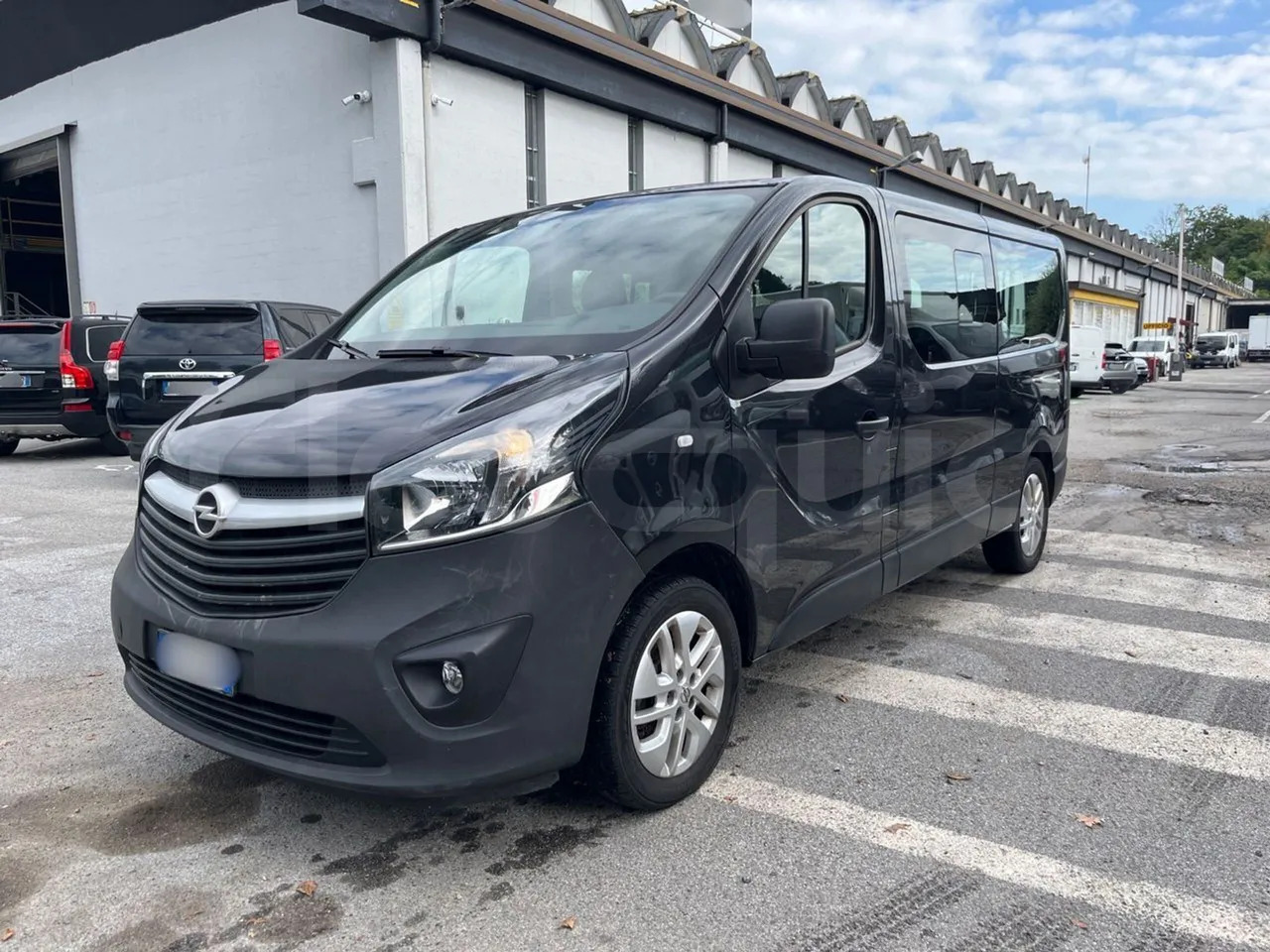 Opel Vivaro - B - Prigradski autobus: slika Opel Vivaro - B - Prigradski autobus Opel Vivaro - B - Prigradski autobus: slika Opel Vivaro - B - Prigradski autobus