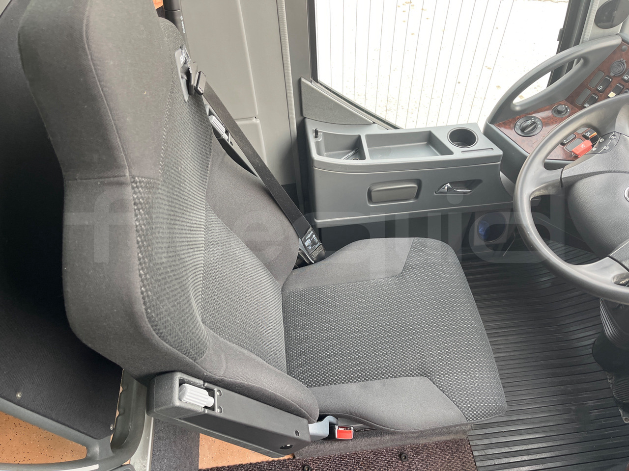 Turistički autobus Setra S415: slika Turistički autobus Setra S415 Turistički autobus Setra S415: slika Turistički autobus Setra S415