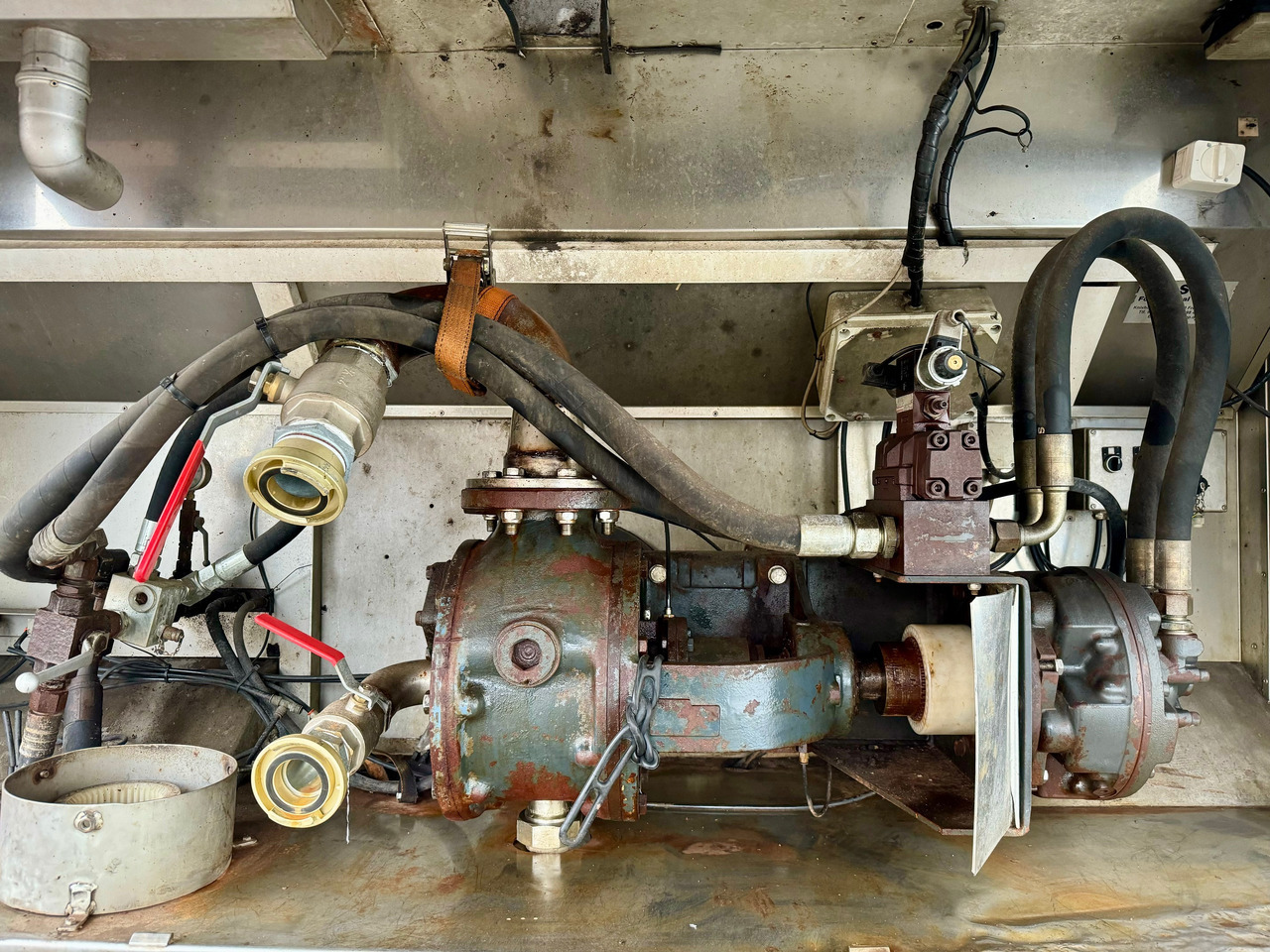 MAN TGS 35.480 8X4-2 TRIDEM Wasser-Tank - Kamion cisterna: slika MAN TGS 35.480 8X4-2 TRIDEM Wasser-Tank - Kamion cisterna MAN TGS 35.480 8X4-2 TRIDEM Wasser-Tank - Kamion cisterna: slika MAN TGS 35.480 8X4-2 TRIDEM Wasser-Tank - Kamion cisterna