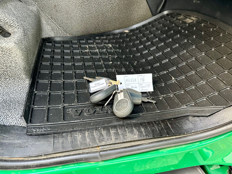 Volvo FE 330 6x2 Hooklift Joab 20 to 5400 mm Lenkachse - Kamion s kukastom dizalicom: slika Volvo FE 330 6x2 Hooklift Joab 20 to 5400 mm Lenkachse - Kamion s kukastom dizalicom Volvo FE 330 6x2 Hooklift Joab 20 to 5400 mm Lenkachse - Kamion s kukastom dizalicom: slika Volvo FE 330 6x2 Hooklift Joab 20 to 5400 mm Lenkachse - Kamion s kukastom dizalicom