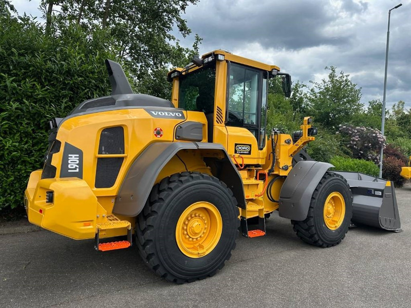 Volvo L 90 H - Utovarivač na kotačima: slika Volvo L 90 H - Utovarivač na kotačima Volvo L 90 H - Utovarivač na kotačima: slika Volvo L 90 H - Utovarivač na kotačima