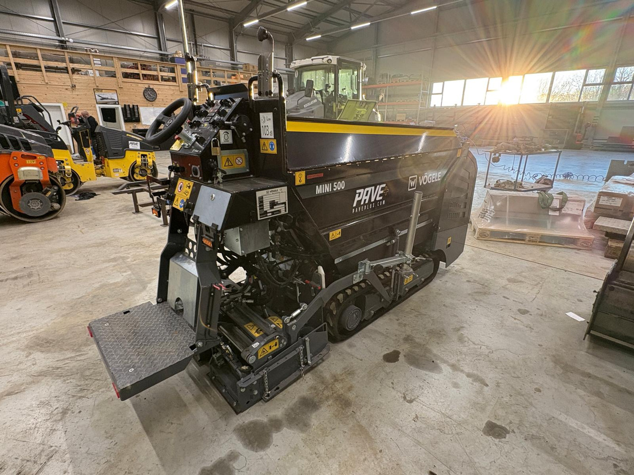 VÖGELE MINI 500 - Finišer za asfalt: slika VÖGELE MINI 500 - Finišer za asfalt VÖGELE MINI 500 - Finišer za asfalt: slika VÖGELE MINI 500 - Finišer za asfalt