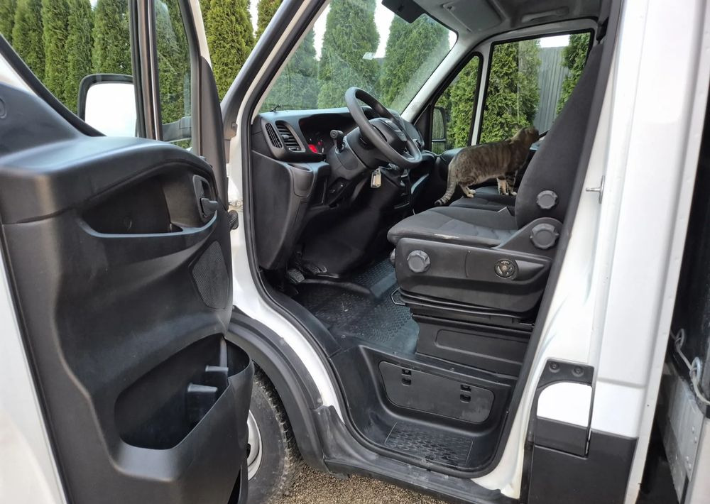 Iveco 35C14 - Dostavno vozilo s ravnom platformom: slika Iveco 35C14 - Dostavno vozilo s ravnom platformom Iveco 35C14 - Dostavno vozilo s ravnom platformom: slika Iveco 35C14 - Dostavno vozilo s ravnom platformom