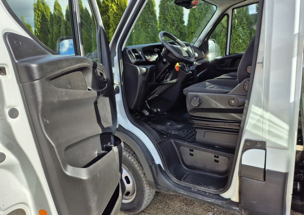 Iveco 35C15 3.0 - Dostavno vozilo s ravnom platformom: slika Iveco 35C15 3.0 - Dostavno vozilo s ravnom platformom Iveco 35C15 3.0 - Dostavno vozilo s ravnom platformom: slika Iveco 35C15 3.0 - Dostavno vozilo s ravnom platformom