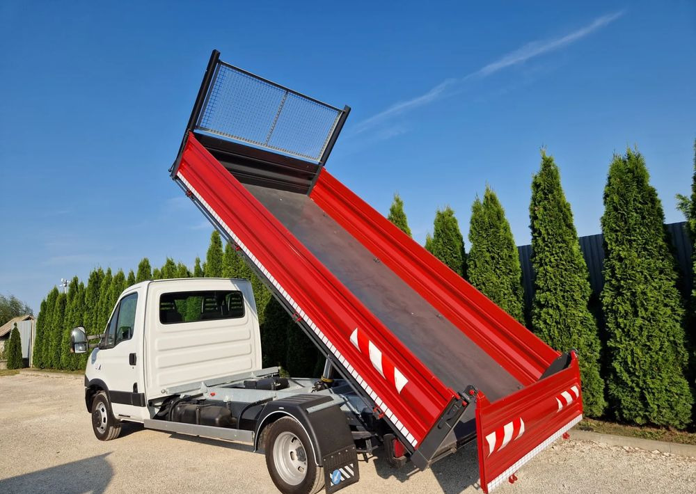 Iveco 35C15 3.0 - Mali kamion kiper: slika Iveco 35C15 3.0 - Mali kamion kiper Iveco 35C15 3.0 - Mali kamion kiper: slika Iveco 35C15 3.0 - Mali kamion kiper