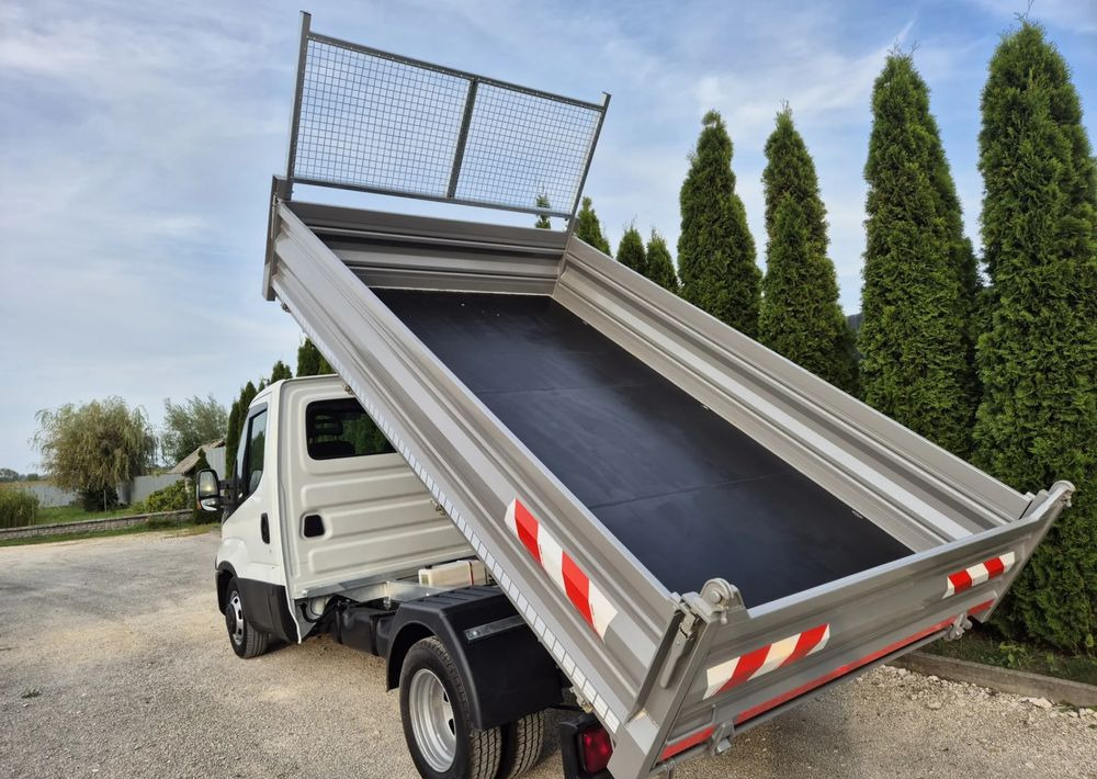 Iveco 35C15 3.0 - Mali kamion kiper: slika Iveco 35C15 3.0 - Mali kamion kiper Iveco 35C15 3.0 - Mali kamion kiper: slika Iveco 35C15 3.0 - Mali kamion kiper