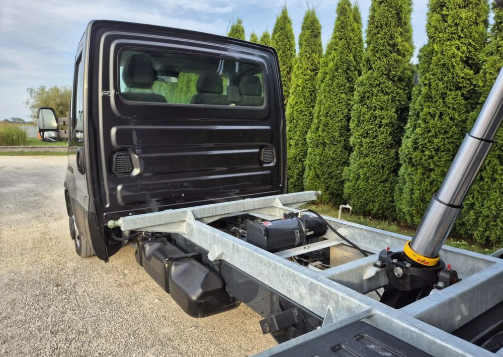 Iveco 35C18 3.0 180KM - Mali kamion kiper: slika Iveco 35C18 3.0 180KM - Mali kamion kiper Iveco 35C18 3.0 180KM - Mali kamion kiper: slika Iveco 35C18 3.0 180KM - Mali kamion kiper