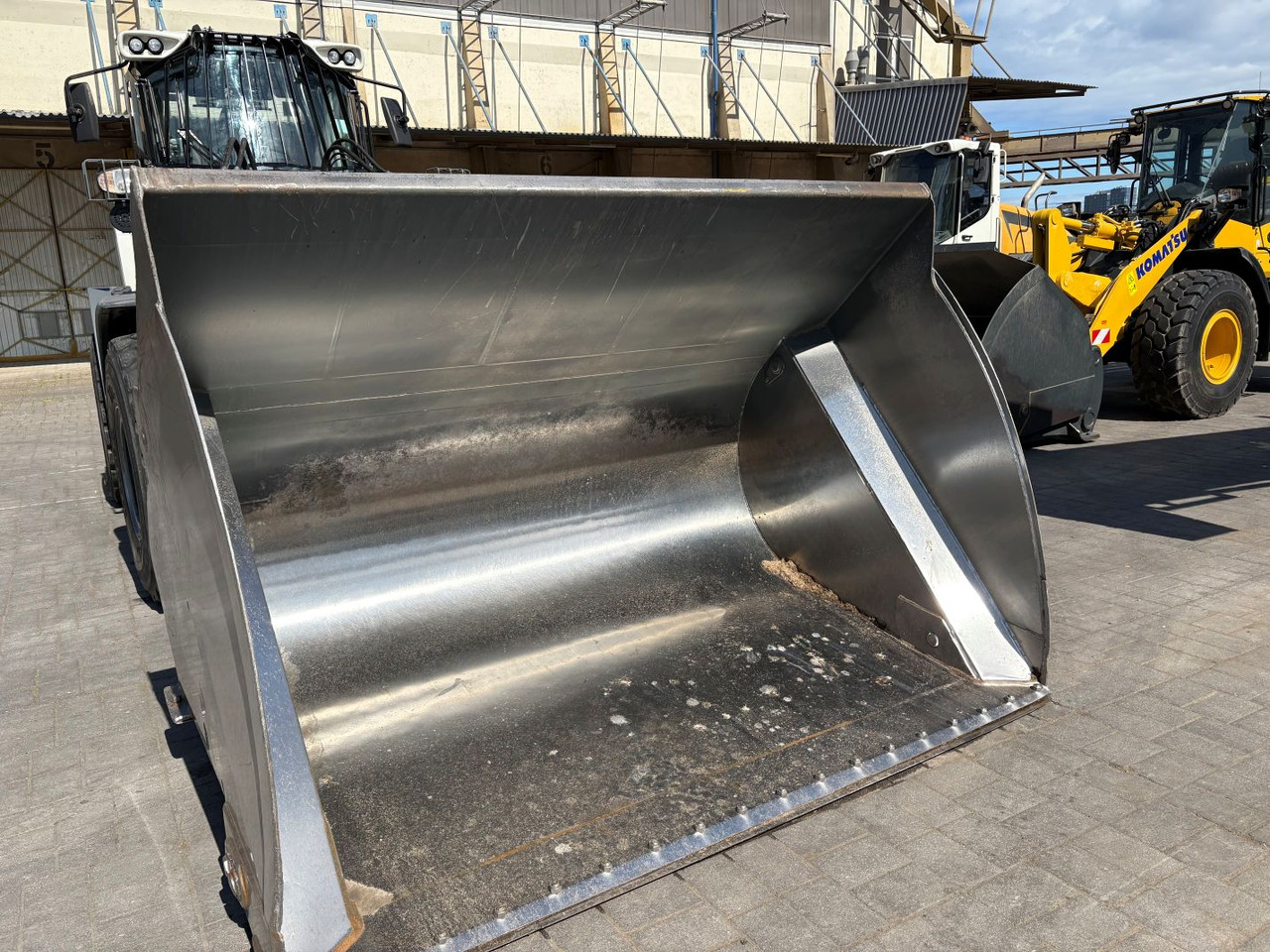 LIEBHERR L538 - Utovarivač na kotačima: slika LIEBHERR L538 - Utovarivač na kotačima LIEBHERR L538 - Utovarivač na kotačima: slika LIEBHERR L538 - Utovarivač na kotačima