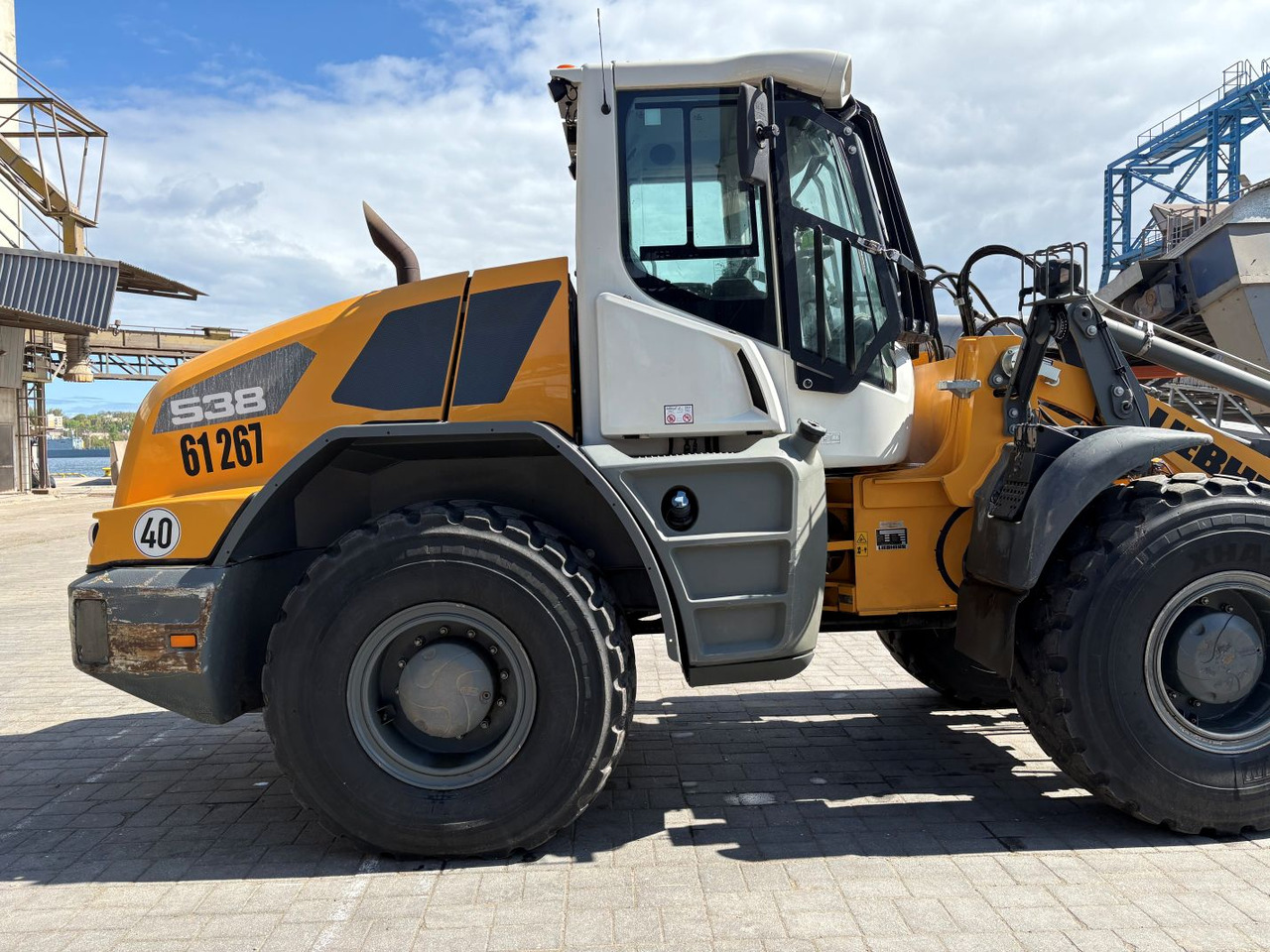 LIEBHERR L538 - Utovarivač na kotačima: slika LIEBHERR L538 - Utovarivač na kotačima LIEBHERR L538 - Utovarivač na kotačima: slika LIEBHERR L538 - Utovarivač na kotačima