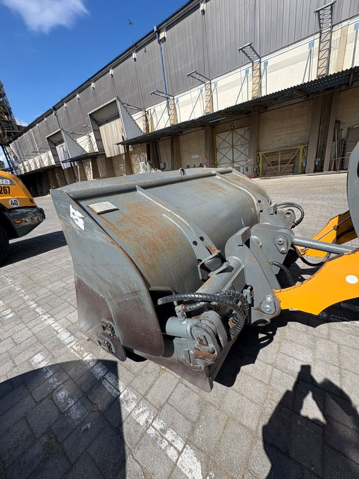 Liebherr L538 - Utovarivač na kotačima: slika Liebherr L538 - Utovarivač na kotačima Liebherr L538 - Utovarivač na kotačima: slika Liebherr L538 - Utovarivač na kotačima