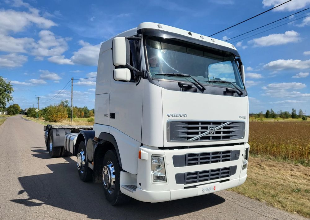 Volvo FH 500 8x2 - Kamion-šasija: slika Volvo FH 500 8x2 - Kamion-šasija Volvo FH 500 8x2 - Kamion-šasija: slika Volvo FH 500 8x2 - Kamion-šasija