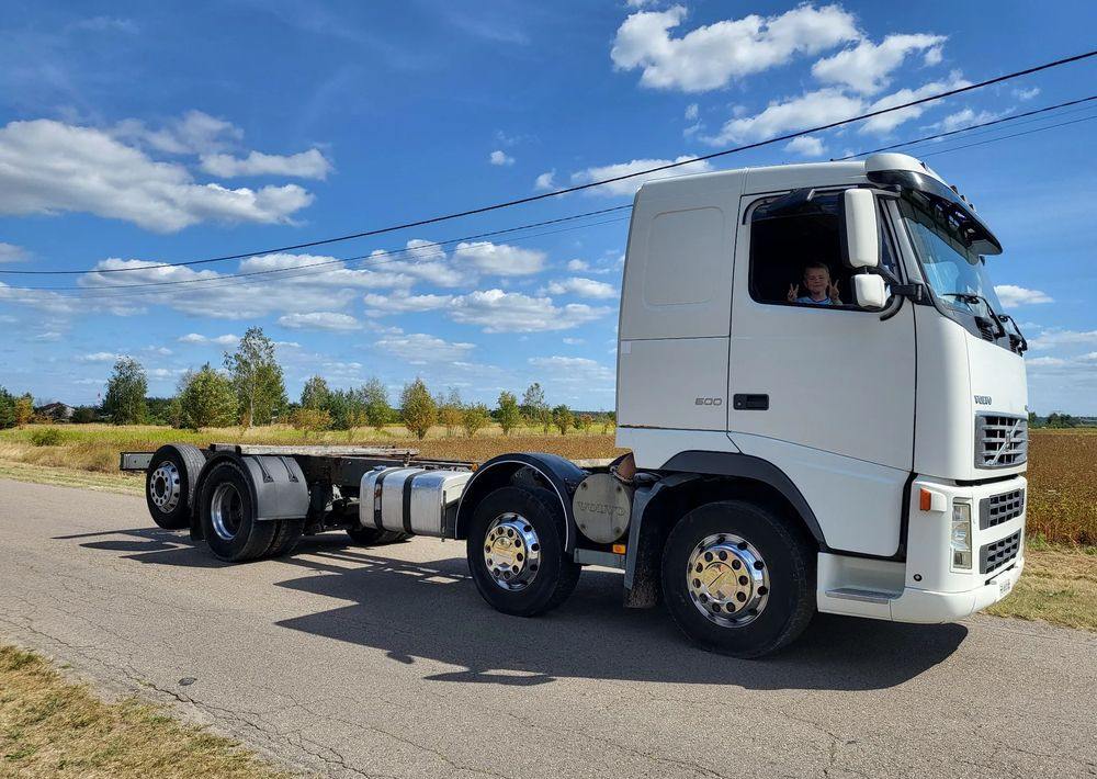 Volvo FH 500 8x2 - Kamion-šasija: slika Volvo FH 500 8x2 - Kamion-šasija Volvo FH 500 8x2 - Kamion-šasija: slika Volvo FH 500 8x2 - Kamion-šasija