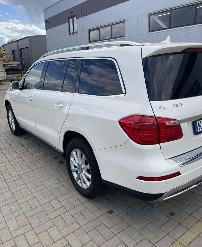 Mercedes-Benz GL350 - SUV: slika  Mercedes-Benz GL350 - SUV Mercedes-Benz GL350 - SUV: slika  Mercedes-Benz GL350 - SUV