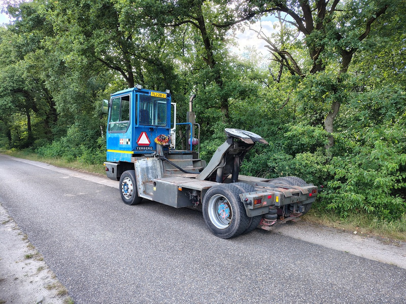 Terberg Yt180 - Terminalni traktor: slika Terberg Yt180 - Terminalni traktor Terberg Yt180 - Terminalni traktor: slika Terberg Yt180 - Terminalni traktor