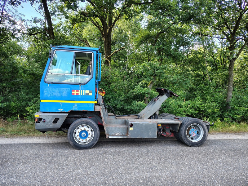 Terberg Yt180 - Terminalni traktor: slika Terberg Yt180 - Terminalni traktor Terberg Yt180 - Terminalni traktor: slika Terberg Yt180 - Terminalni traktor