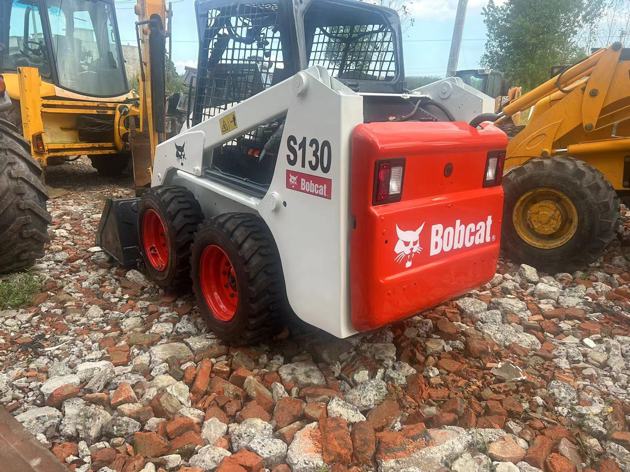 BOBCAT S130 skid steer loader Mining/Agriculture/Urban Construction - Mini utovarivač: slika BOBCAT S130 skid steer loader Mining/Agriculture/Urban Construction - Mini utovarivač BOBCAT S130 skid steer loader Mining/Agriculture/Urban Construction - Mini utovarivač: slika BOBCAT S130 skid steer loader Mining/Agriculture/Urban Construction - Mini utovarivač